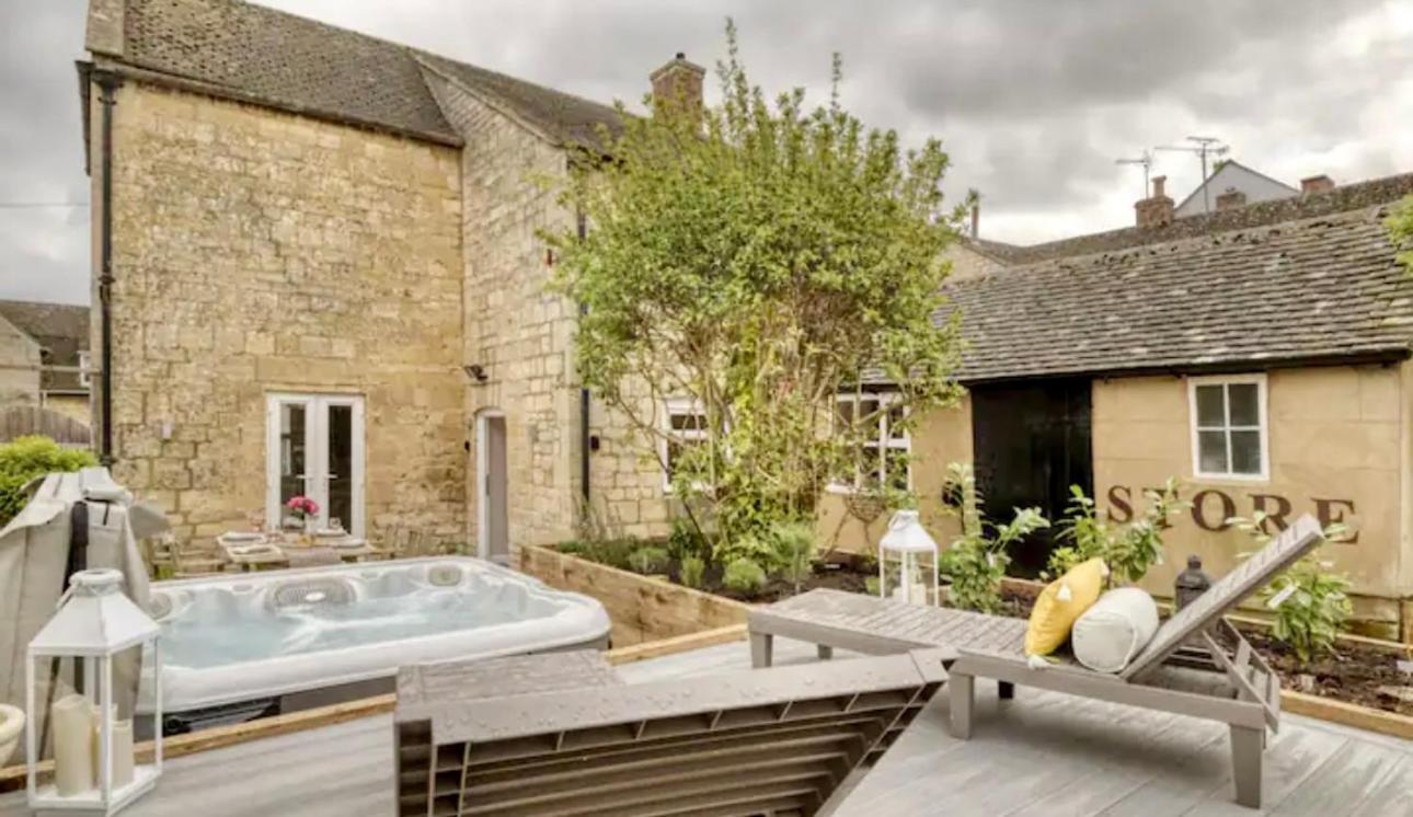 Luxury Cotswolds Cottage With Hot Tub Уинчкомб Екстериор снимка